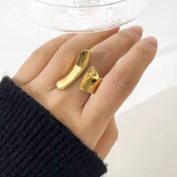 Gold Hammered Ring - Picture 2 of 3